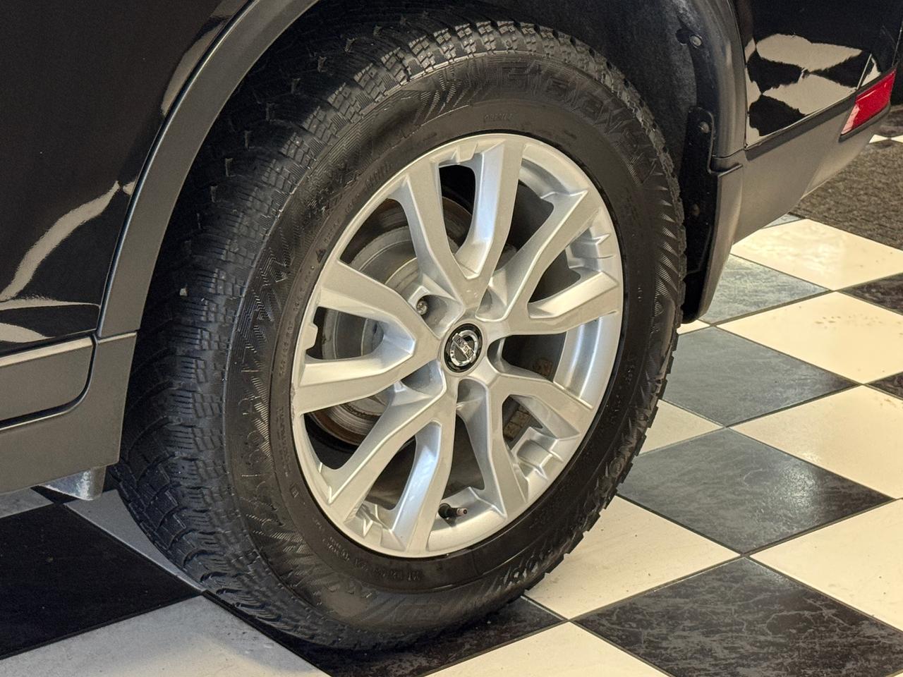 2017 Nissan Rogue SV Tech AWD+GPS+PANO Roof+Remote Start+360 Camera Photo