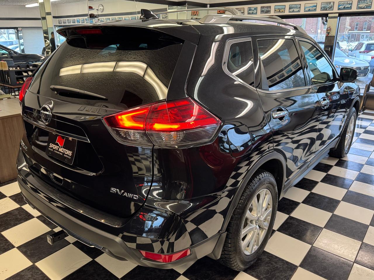 2017 Nissan Rogue SV Tech AWD+GPS+PANO Roof+Remote Start+360 Camera Photo