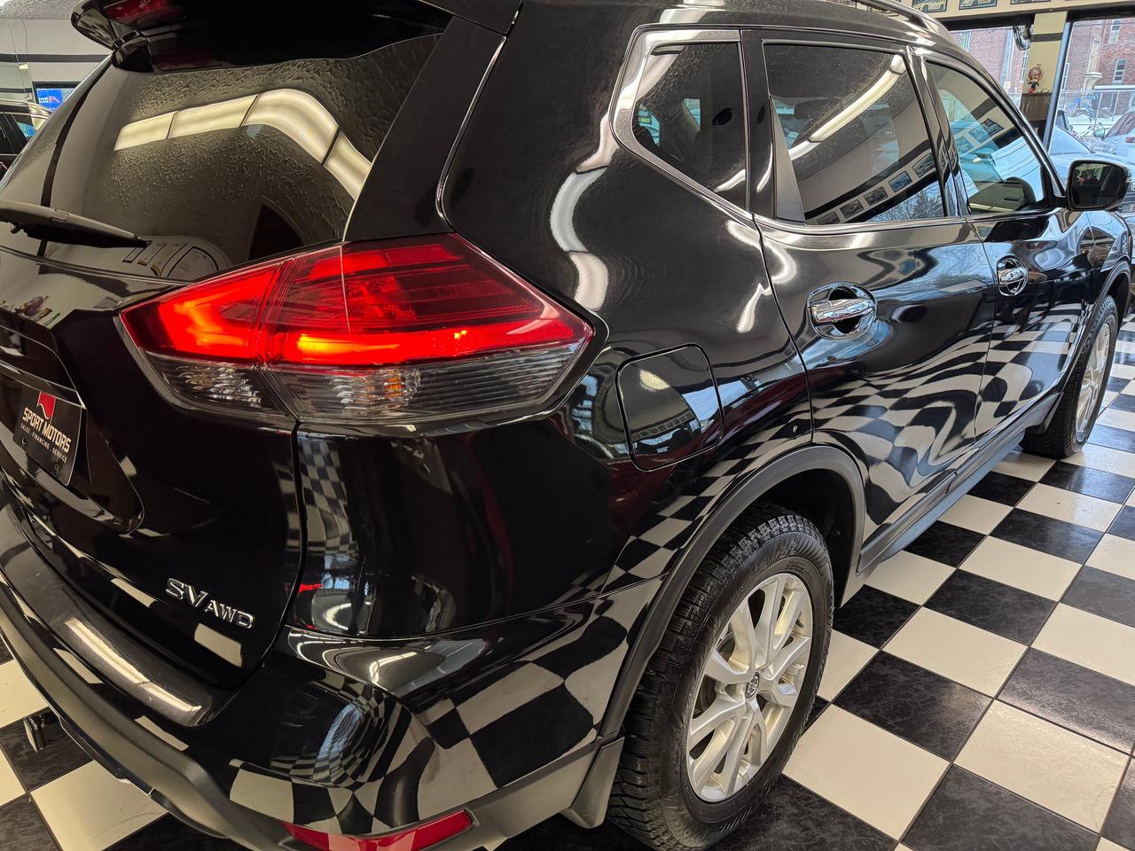 2017 Nissan Rogue SV Tech AWD+GPS+PANO Roof+Remote Start+360 Camera Photo