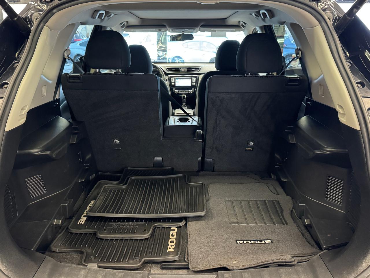 2017 Nissan Rogue SV Tech AWD+GPS+PANO Roof+Remote Start+360 Camera Photo