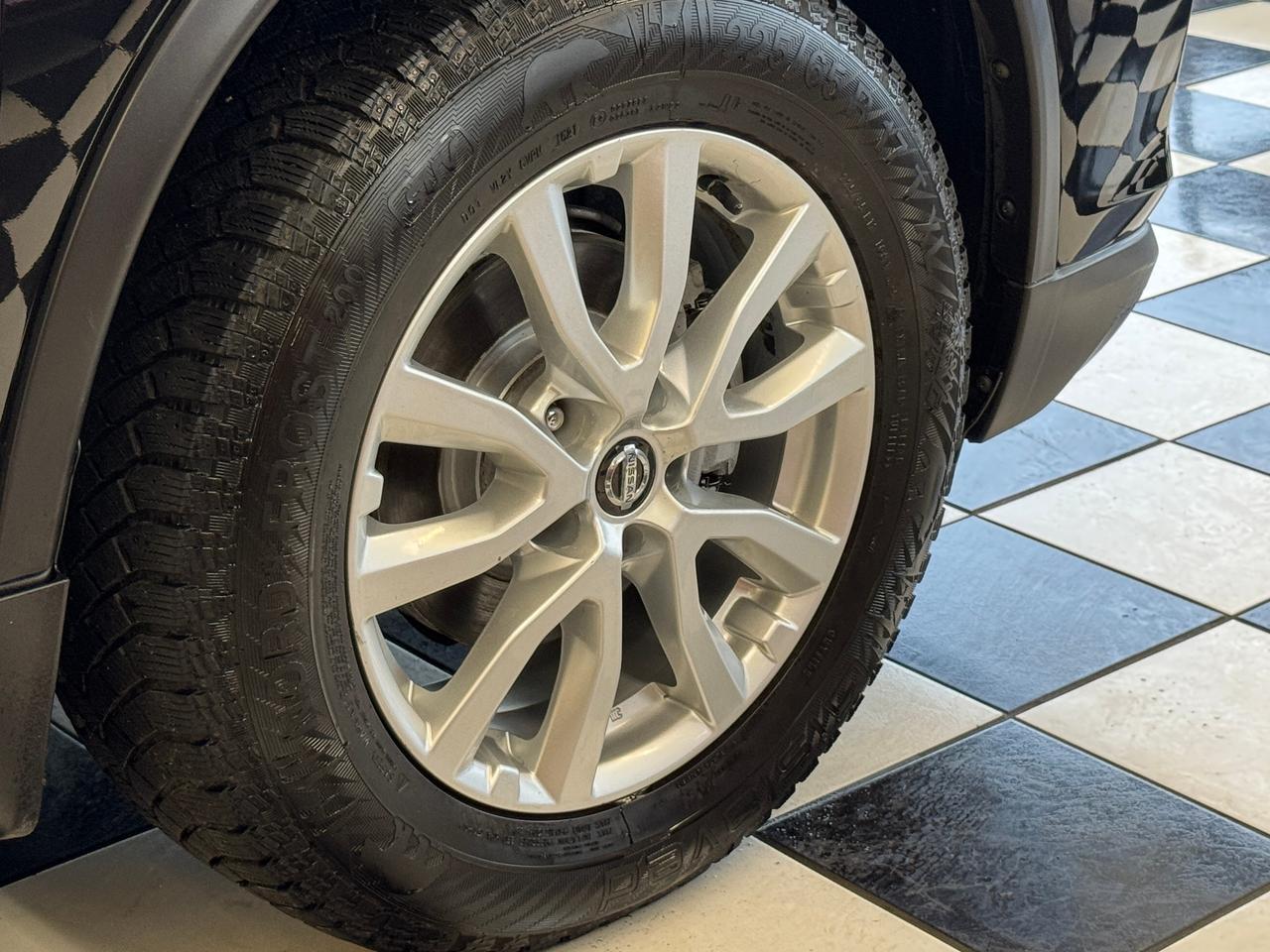 2017 Nissan Rogue SV Tech AWD+GPS+PANO Roof+Remote Start+360 Camera Photo