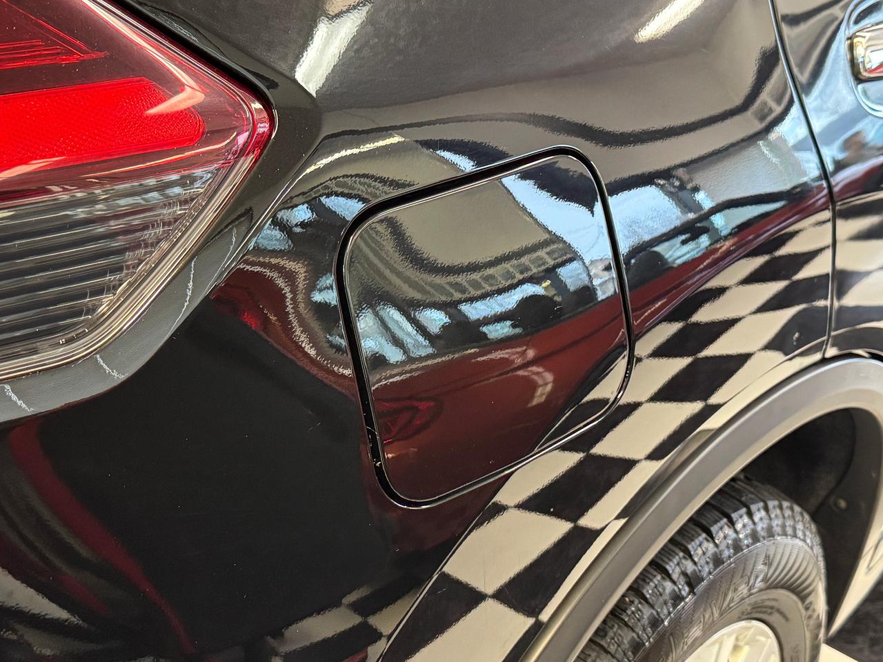 2017 Nissan Rogue SV Tech AWD+GPS+PANO Roof+Remote Start+360 Camera Photo