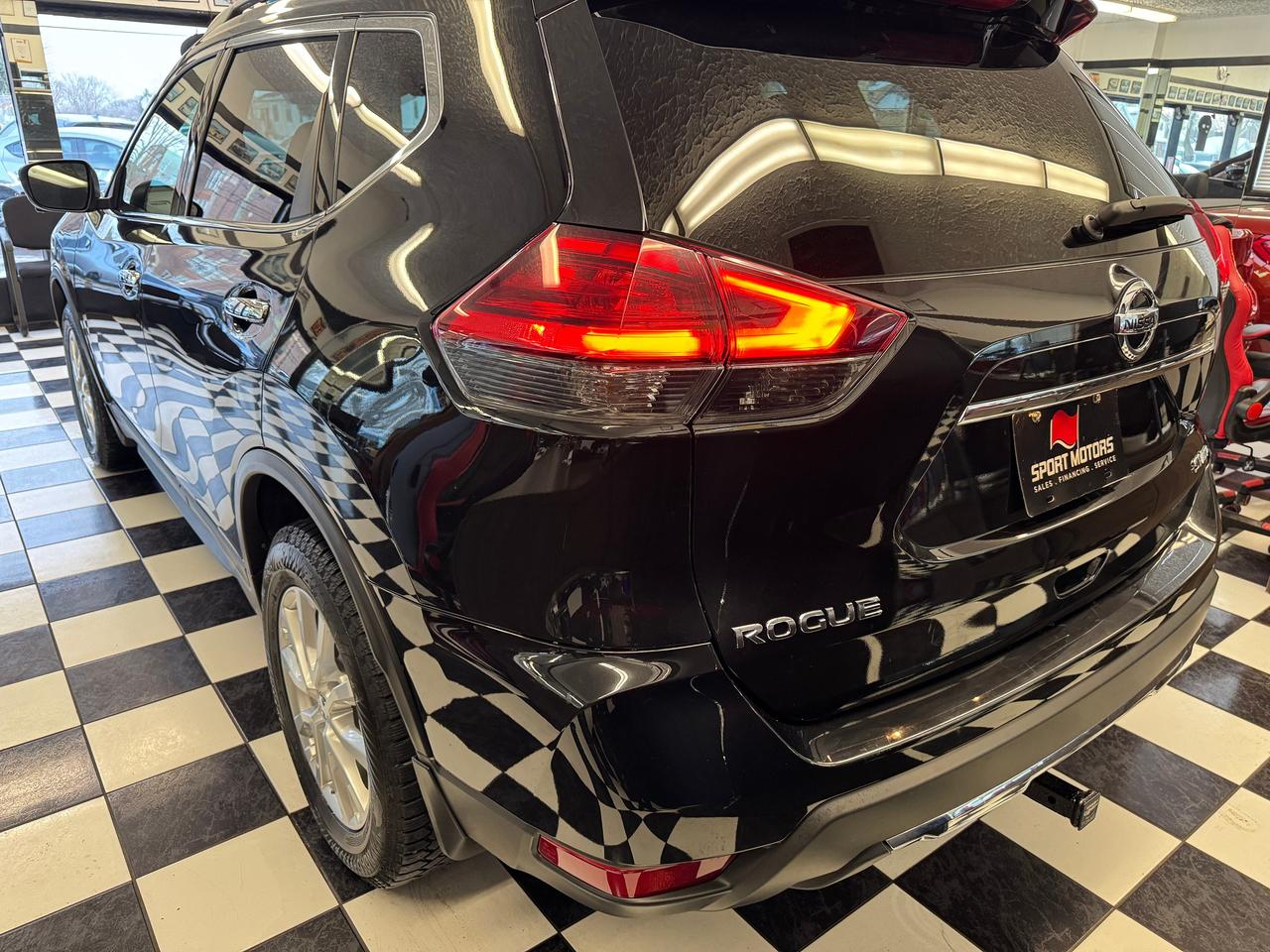 2017 Nissan Rogue SV Tech AWD+GPS+PANO Roof+Remote Start+360 Camera Photo