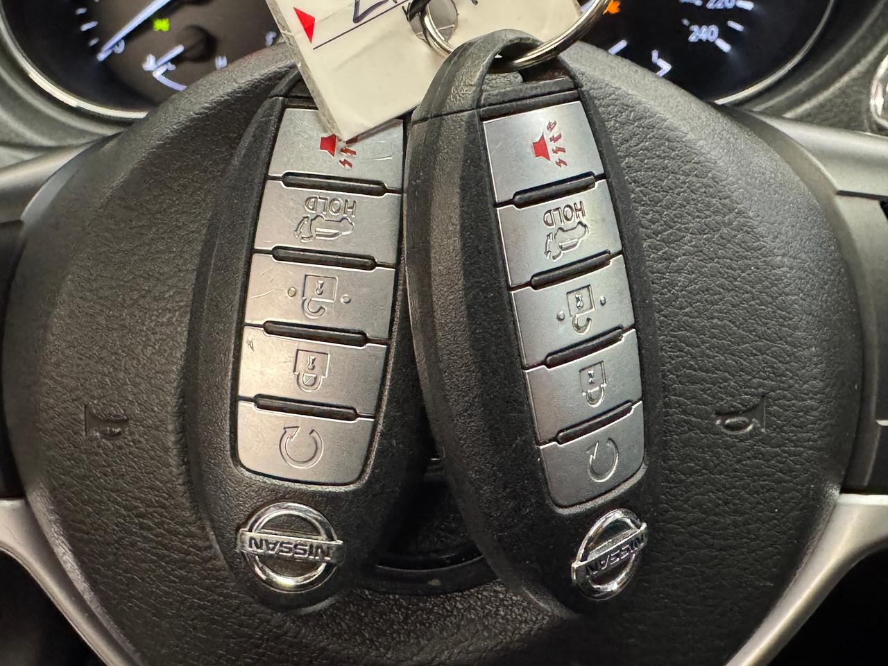 2017 Nissan Rogue SV Tech AWD+GPS+PANO Roof+Remote Start+360 Camera Photo