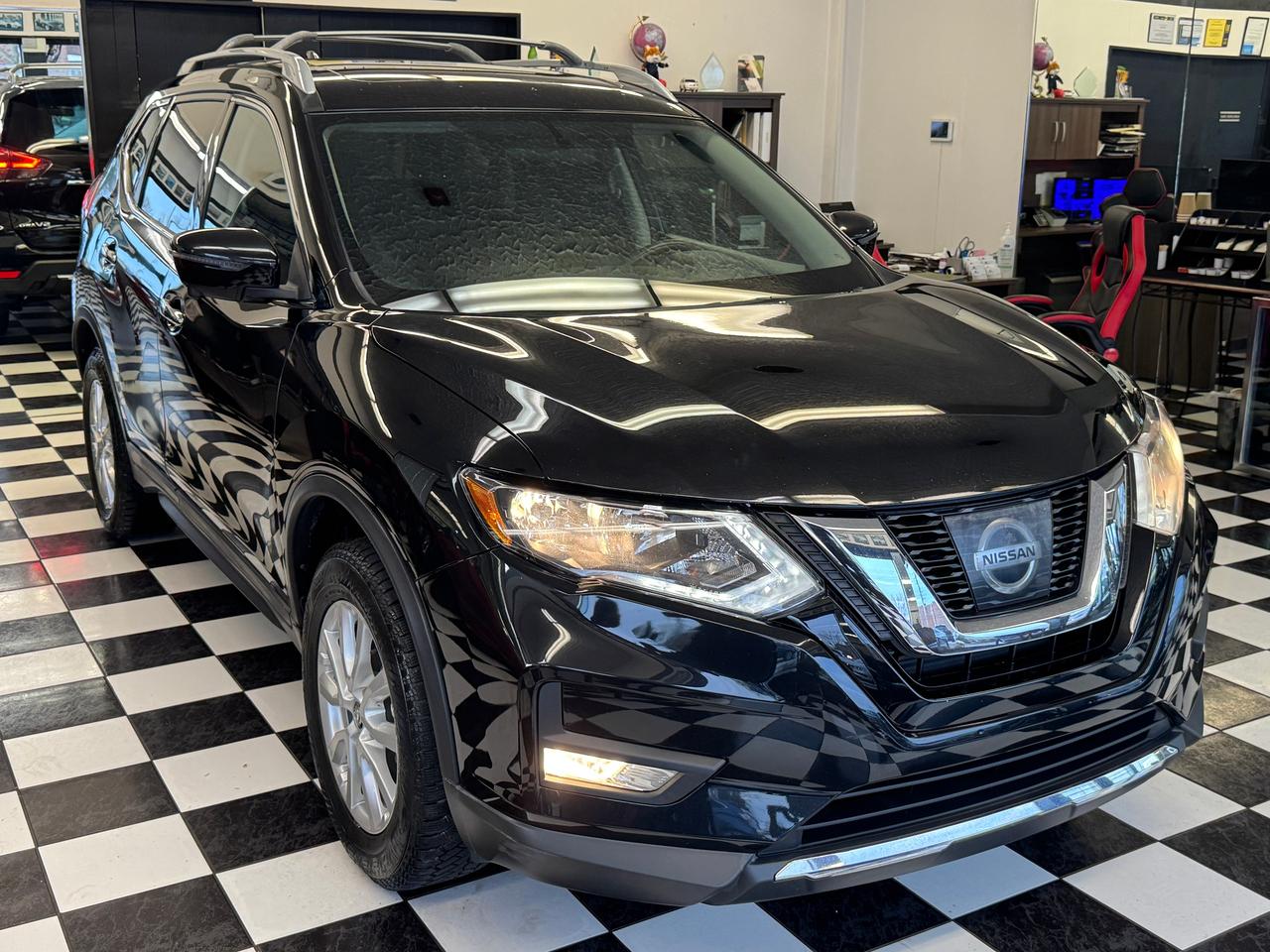 2017 Nissan Rogue SV Tech AWD+GPS+PANO Roof+Remote Start+360 Camera Photo