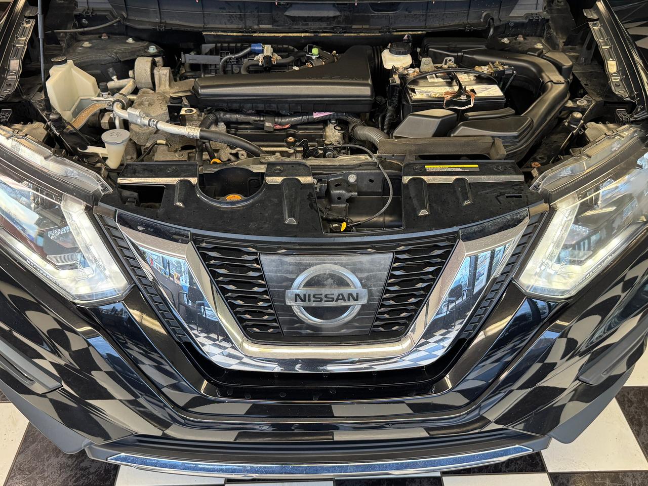 2017 Nissan Rogue SV Tech AWD+GPS+PANO Roof+Remote Start+360 Camera Photo