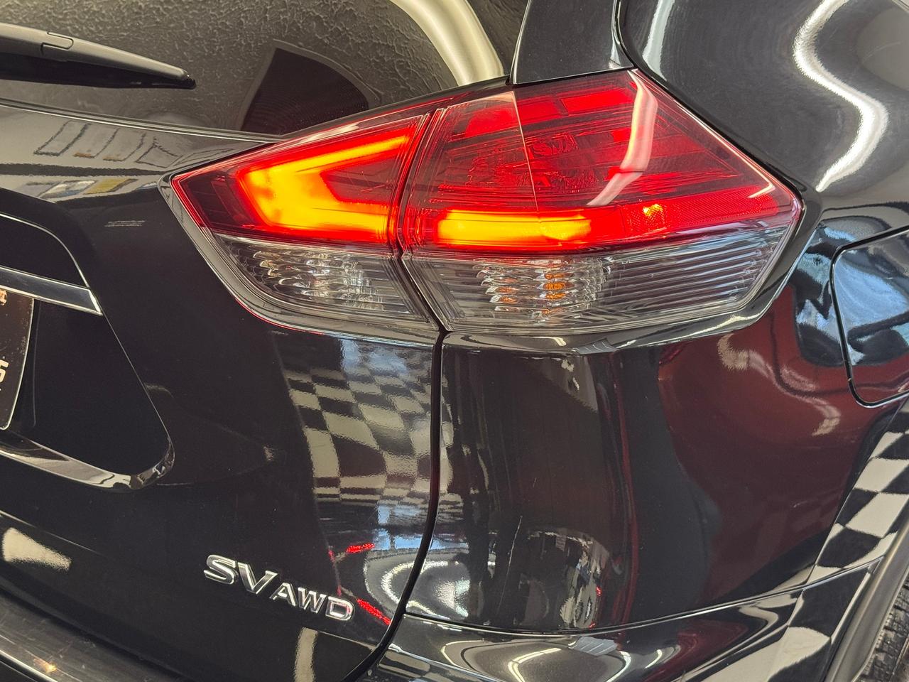 2017 Nissan Rogue SV Tech AWD+GPS+PANO Roof+Remote Start+360 Camera Photo