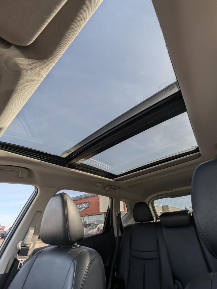 2016 Nissan Rogue SL | LOW KM | MB Owned | Leather | NAV - Photo #13