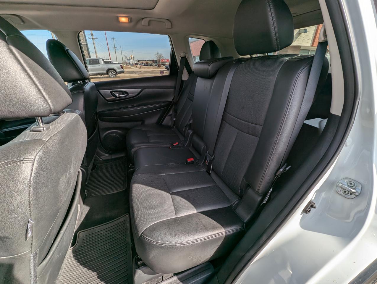 2016 Nissan Rogue SL | LOW KM | MB Owned | Leather | NAV - Photo #8