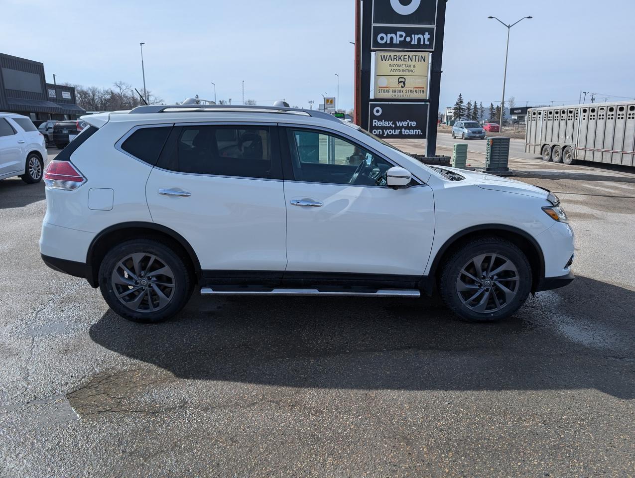 2016 Nissan Rogue SL | LOW KM | MB Owned | Leather | NAV - Photo #3