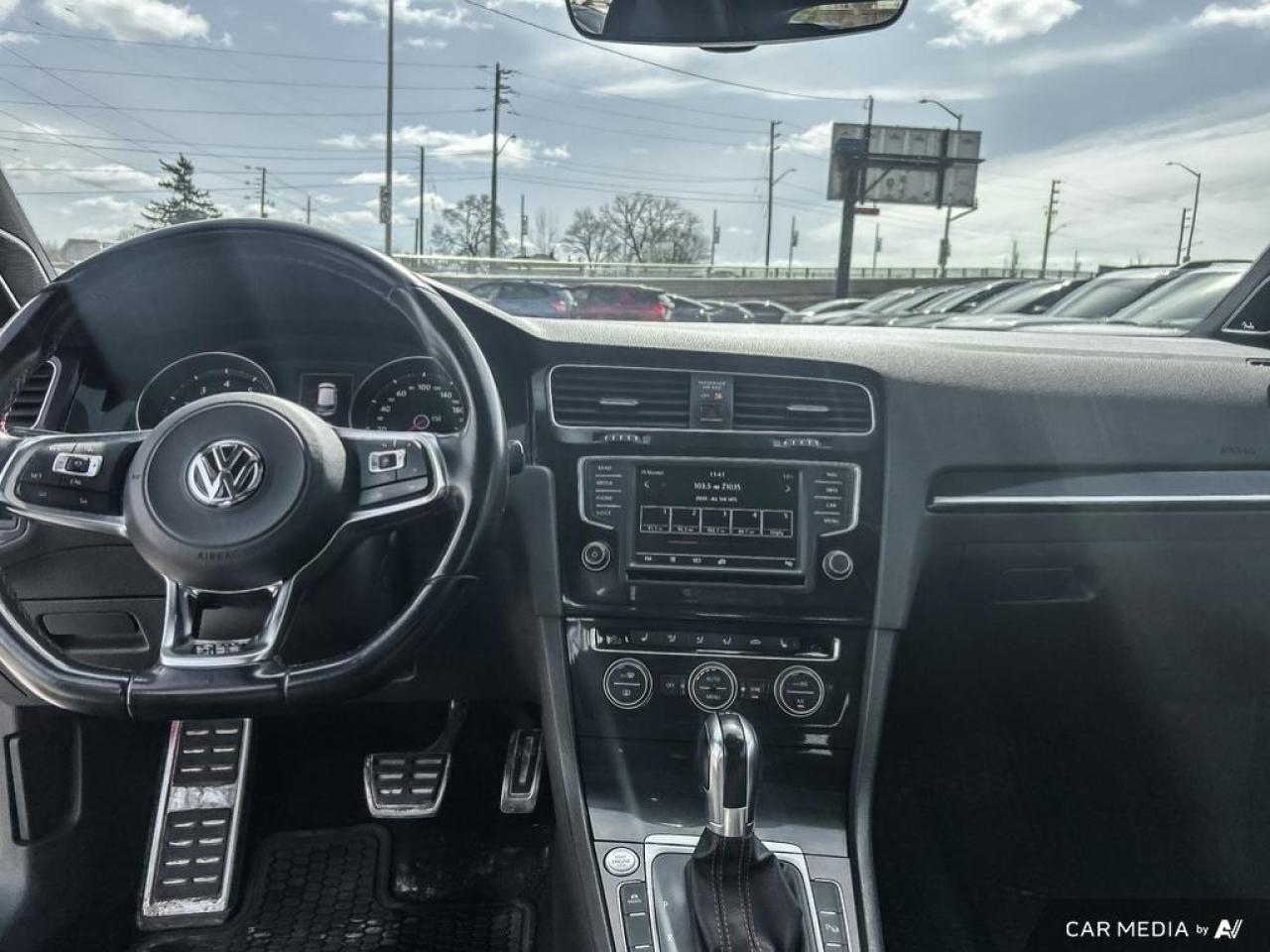 2017 Volkswagen Golf GTI / PERFORMANCE DSG / ROOF / LEATHER / NAV - Photo #14