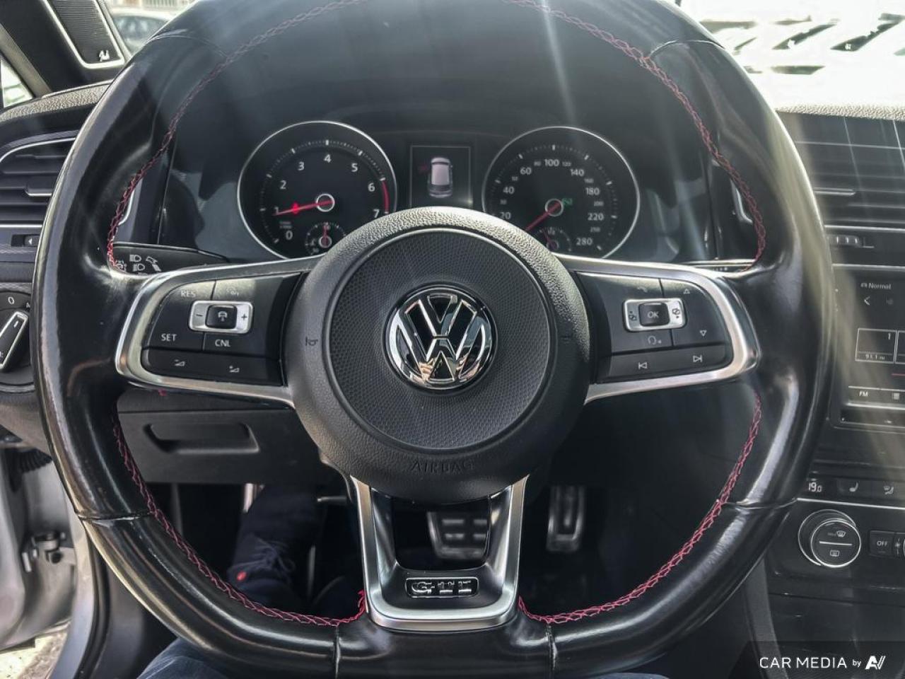2017 Volkswagen Golf GTI / PERFORMANCE DSG / ROOF / LEATHER / NAV - Photo #15