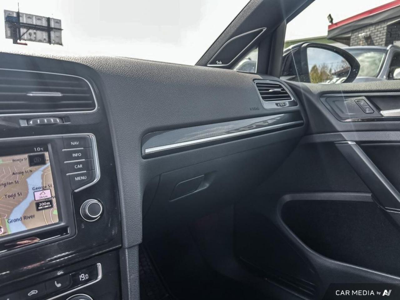 2017 Volkswagen Golf GTI / PERFORMANCE DSG / ROOF / LEATHER / NAV - Photo #21