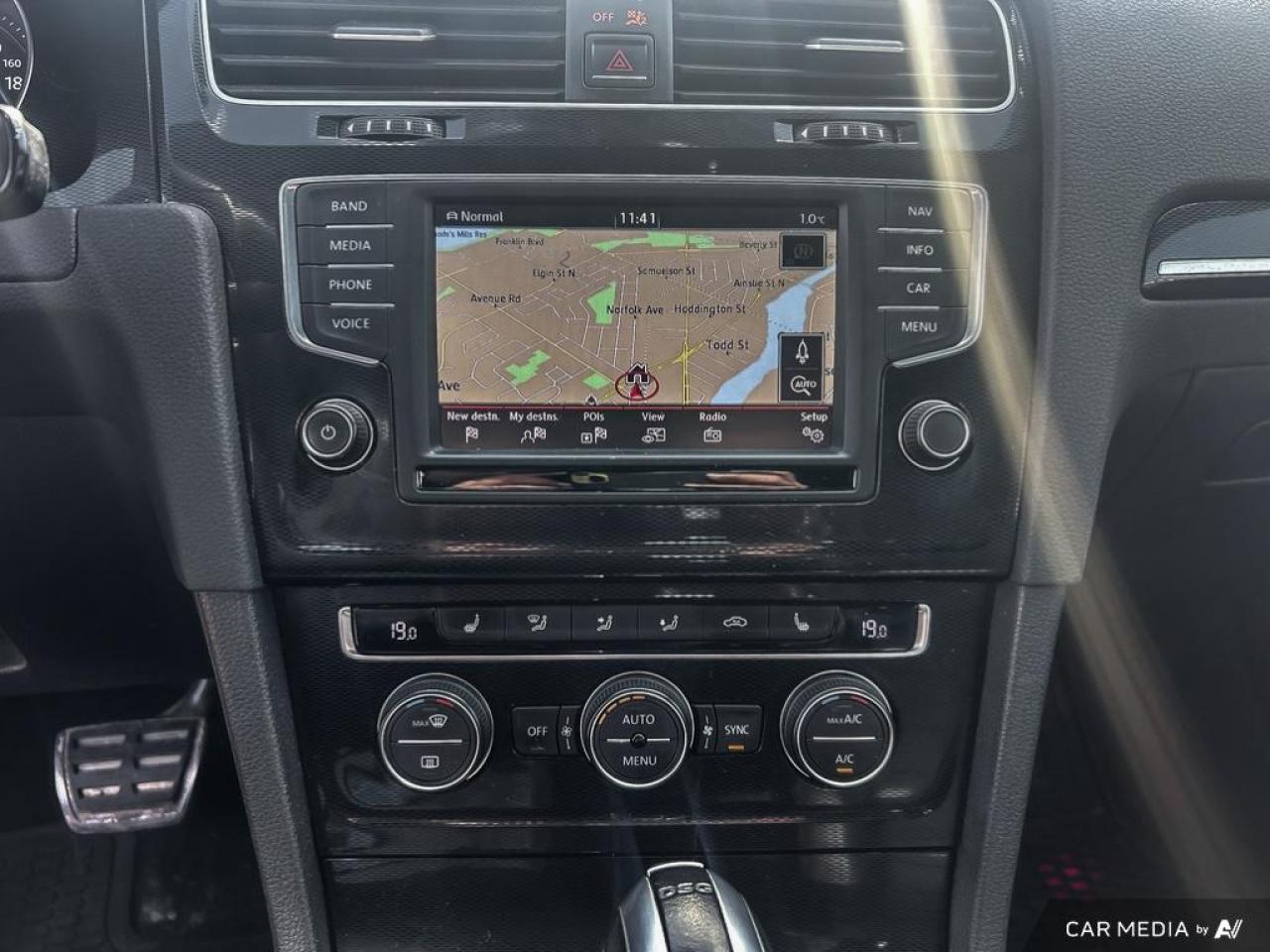 2017 Volkswagen Golf GTI / PERFORMANCE DSG / ROOF / LEATHER / NAV - Photo #18