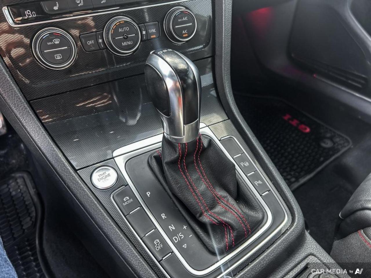 2017 Volkswagen Golf GTI / PERFORMANCE DSG / ROOF / LEATHER / NAV - Photo #19