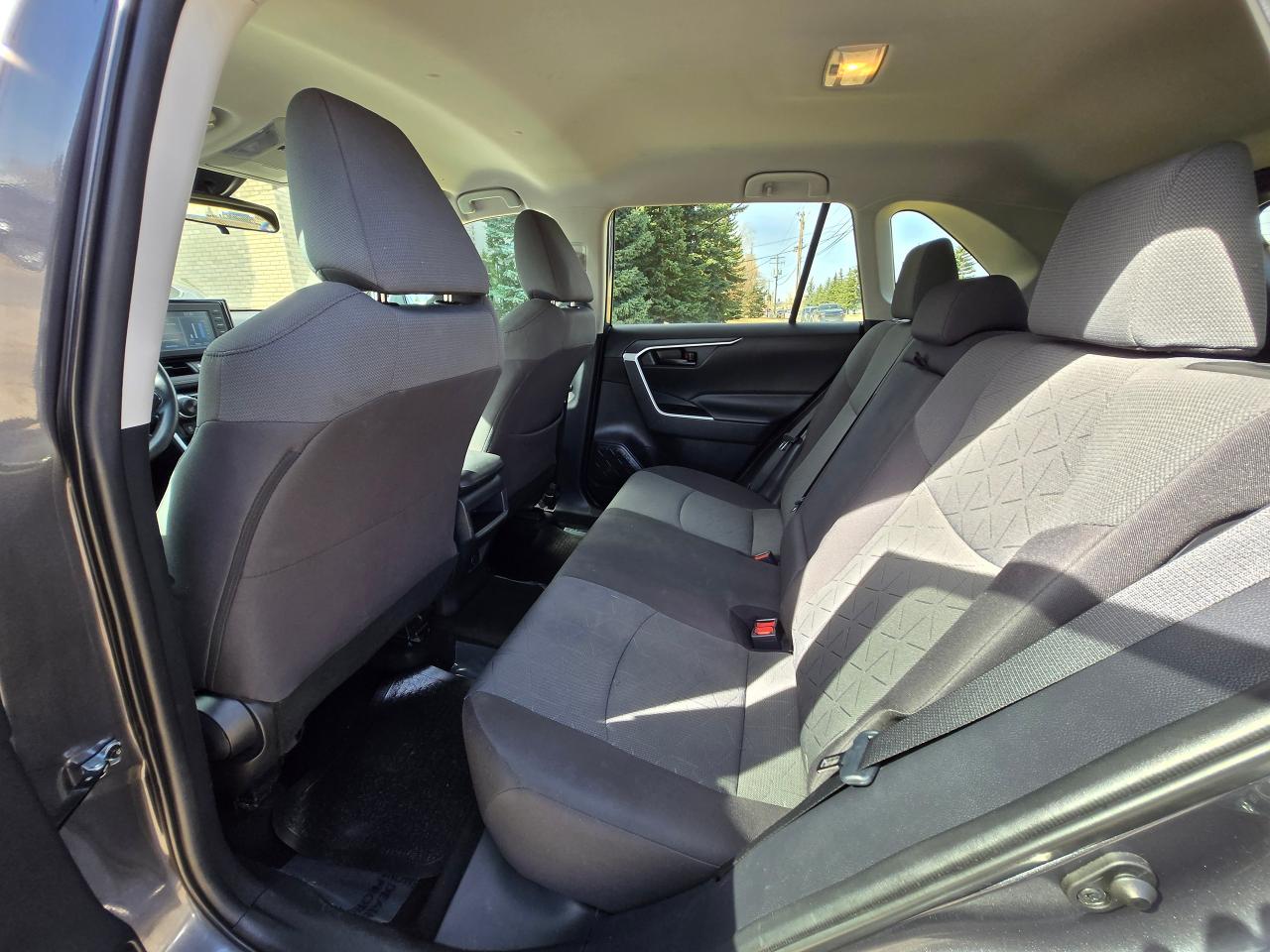 2020 Toyota RAV4 LE | ALL CREDIT ACCEPTED!! - Photo #18