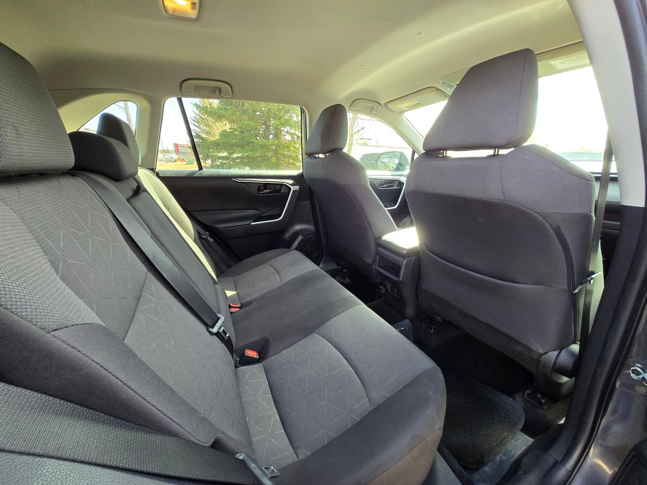 2020 Toyota RAV4 LE | ALL CREDIT ACCEPTED!! - Photo #16