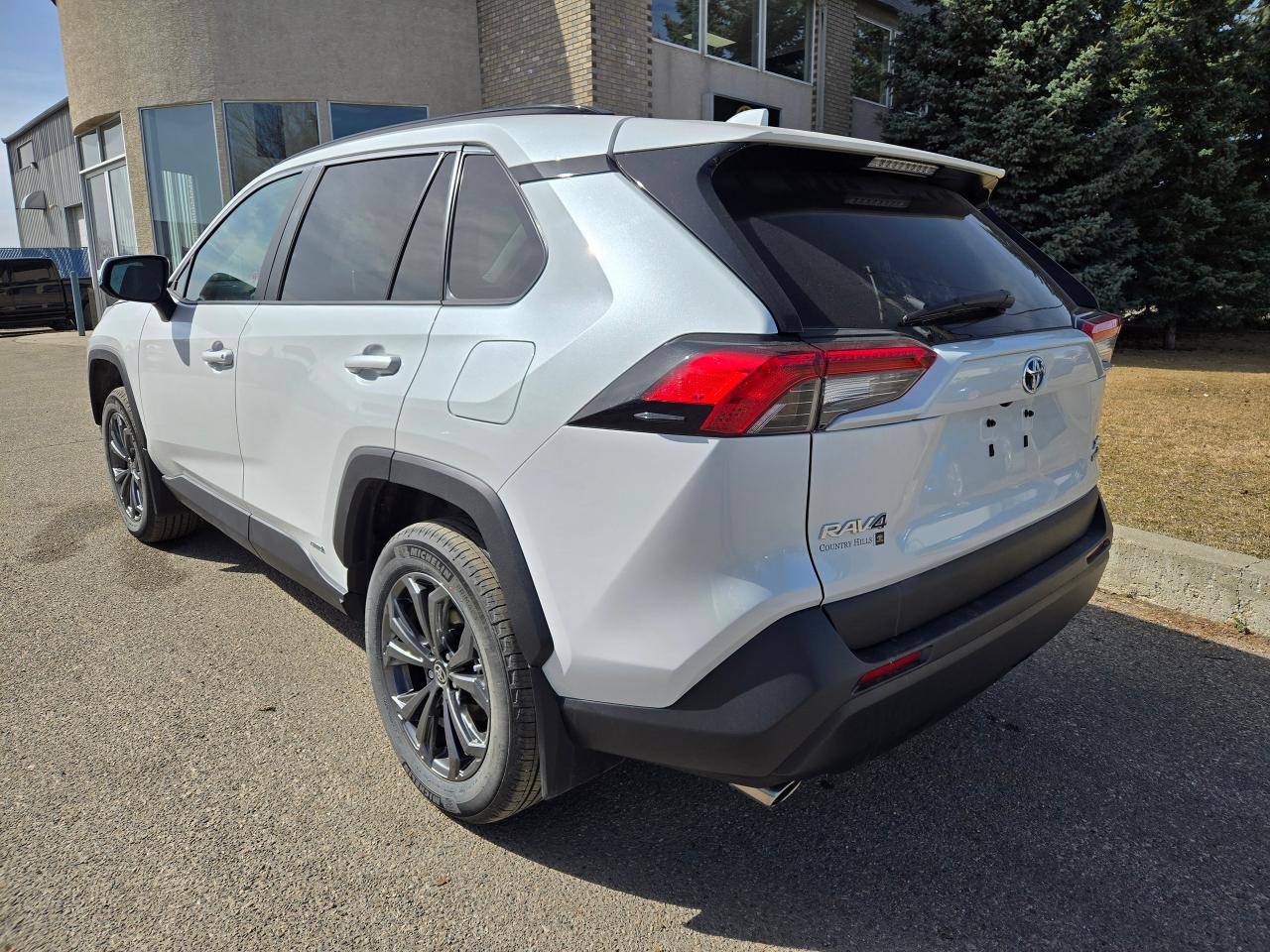 2024 Toyota RAV4 Hybrid XLE | ALL CREDIT ACCEPTED!! - Photo #5