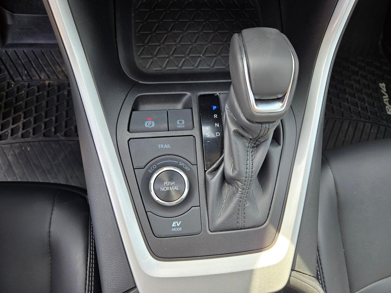 2024 Toyota RAV4 Hybrid XLE | ALL CREDIT ACCEPTED!! - Photo #15