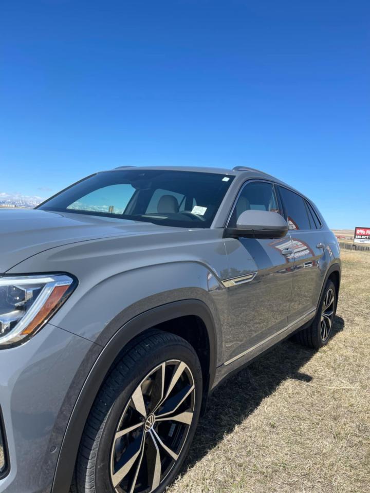 Used 2024 Volkswagen Atlas Cross Sport 2.0 TSI Execline for sale in Pincher Creek, AB