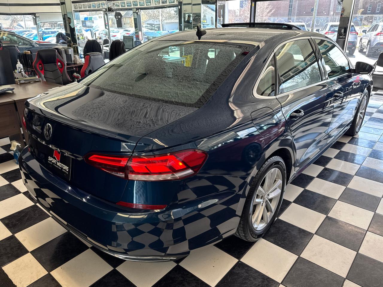2021 Volkswagen Passat HIGHLINE+Adaptive Cruise+Roof+BSM+CLEAN CARFAX - Photo #10