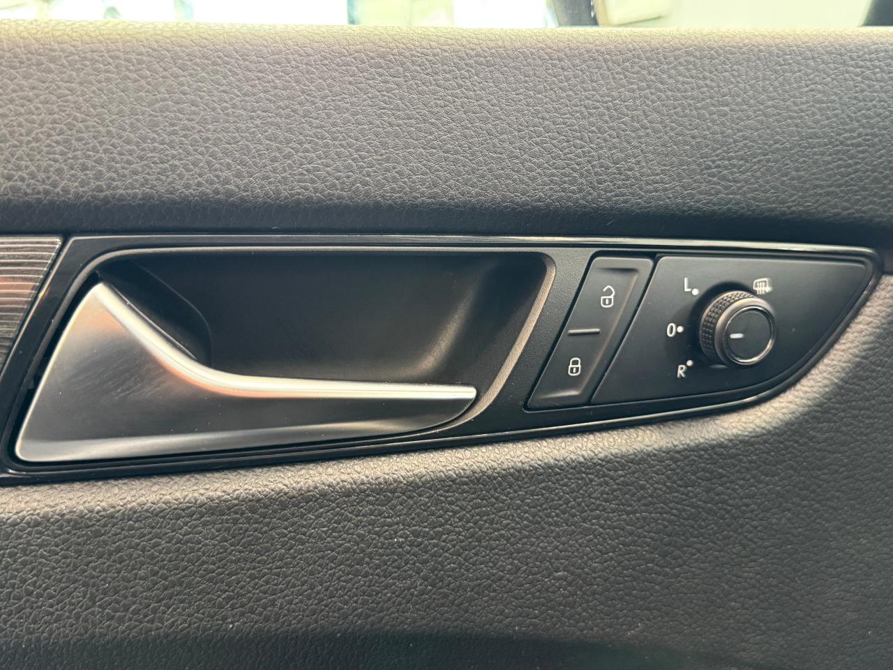 2021 Volkswagen Passat HIGHLINE+Adaptive Cruise+Roof+BSM+CLEAN CARFAX - Photo #52
