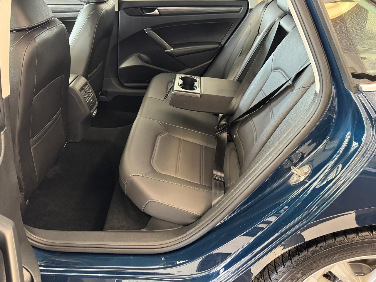 2021 Volkswagen Passat HIGHLINE+Adaptive Cruise+Roof+BSM+CLEAN CARFAX - Photo #27