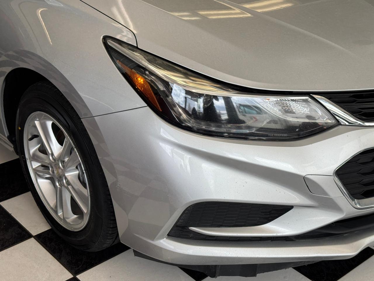 2018 Chevrolet Cruze LT+New Tires+Camera+ApplePlay+CLEAN CARFAX Photo34