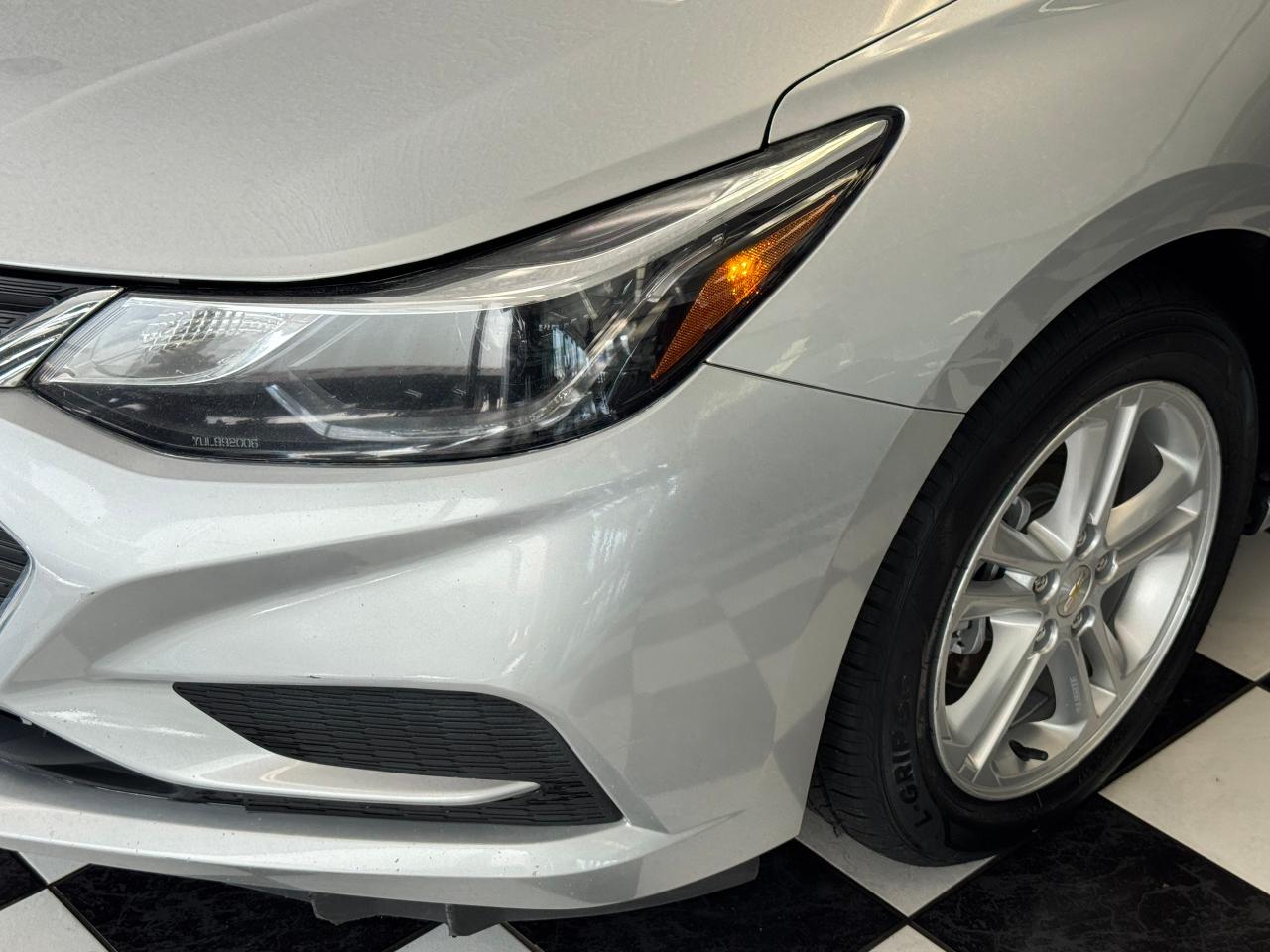 2018 Chevrolet Cruze LT+New Tires+Camera+ApplePlay+CLEAN CARFAX Photo35