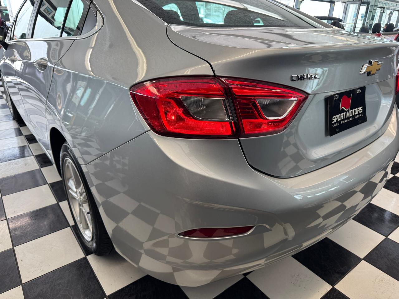 2018 Chevrolet Cruze LT+New Tires+Camera+ApplePlay+CLEAN CARFAX - Photo #36