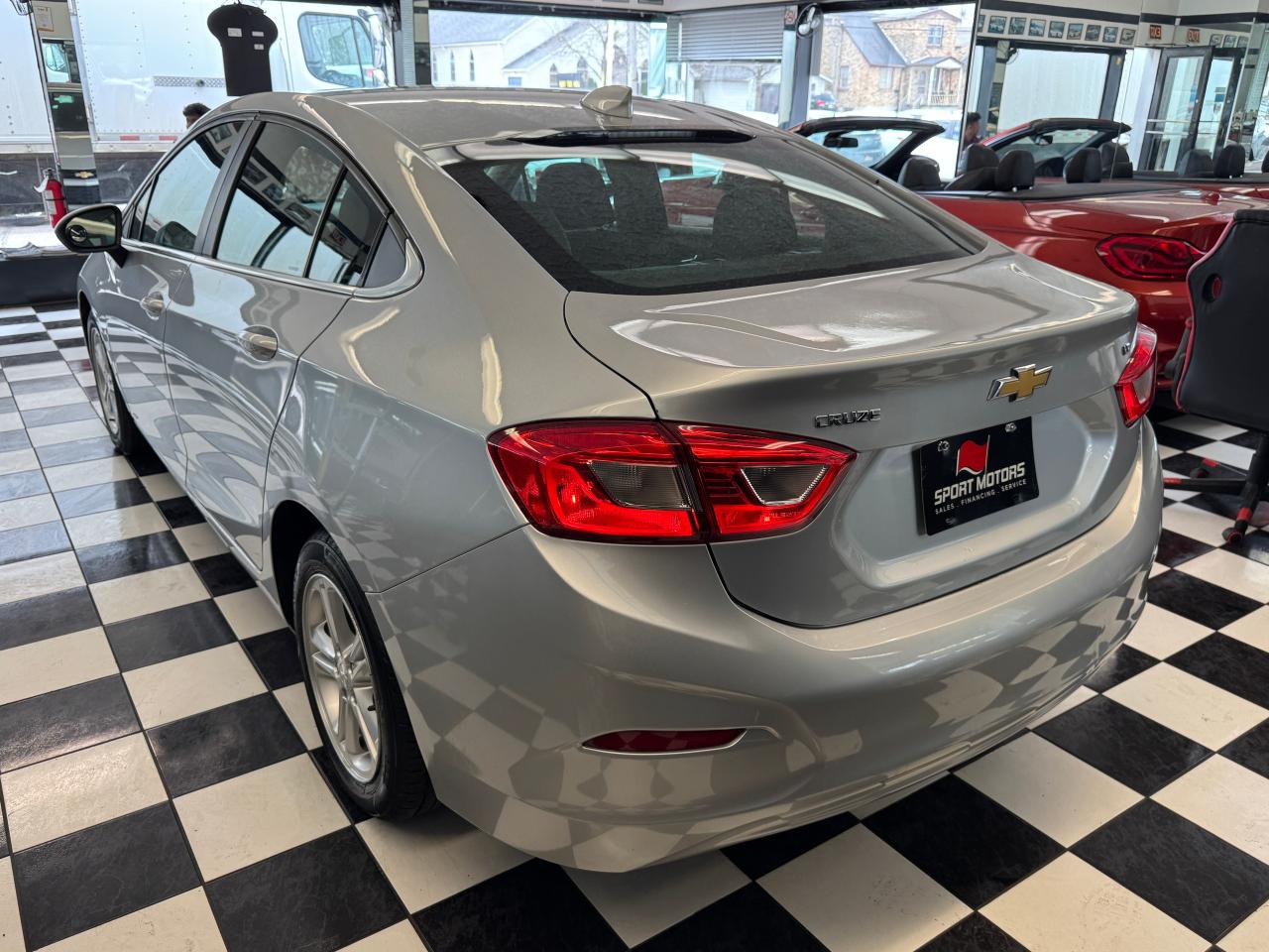 2018 Chevrolet Cruze LT+New Tires+Camera+ApplePlay+CLEAN CARFAX - Photo #5