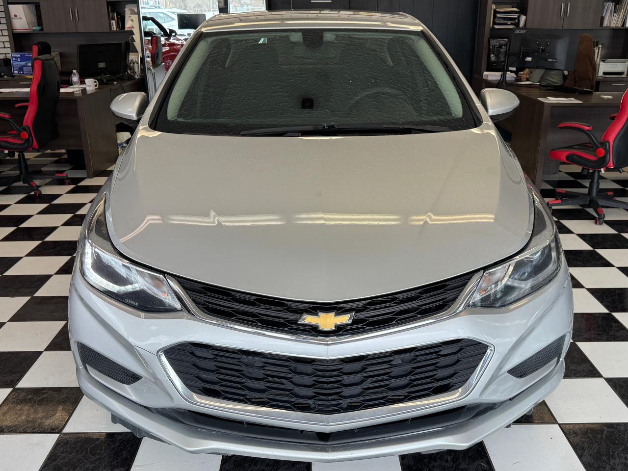 2018 Chevrolet Cruze LT+New Tires+Camera+ApplePlay+CLEAN CARFAX - Photo #9