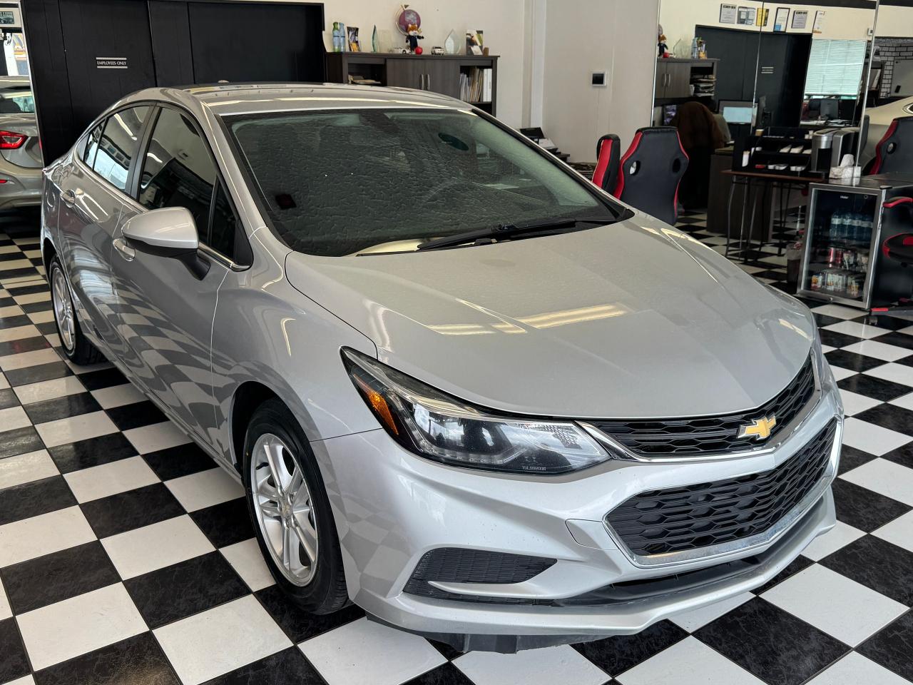 2018 Chevrolet Cruze LT+New Tires+Camera+ApplePlay+CLEAN CARFAX - Photo #8