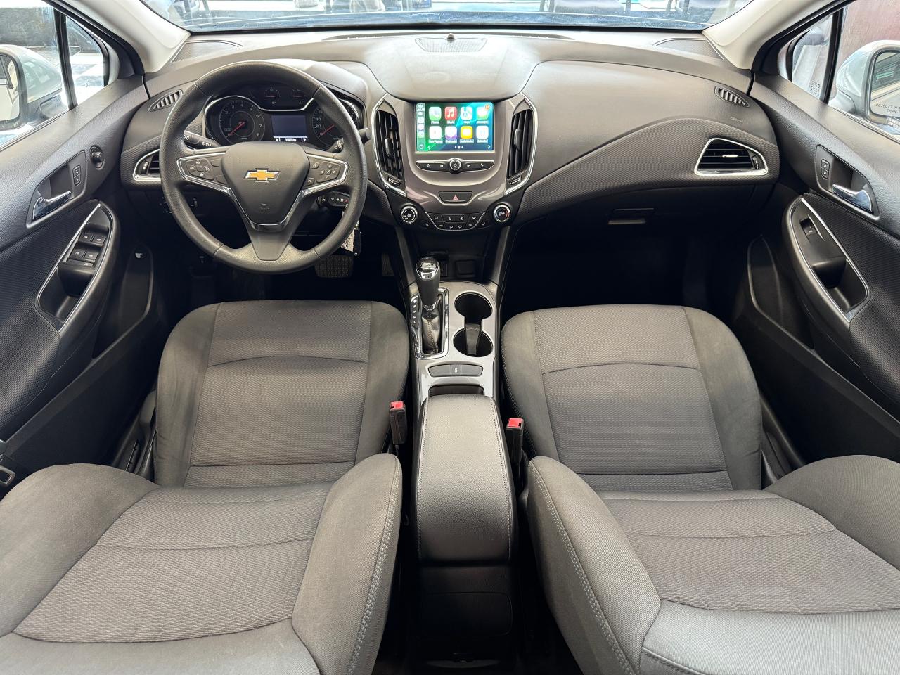2018 Chevrolet Cruze LT+New Tires+Camera+ApplePlay+CLEAN CARFAX - Photo #2