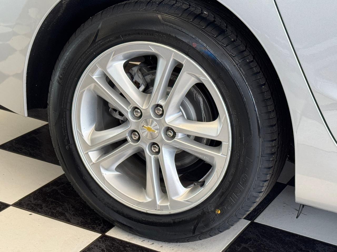 2018 Chevrolet Cruze LT+New Tires+Camera+ApplePlay+CLEAN CARFAX Photo50