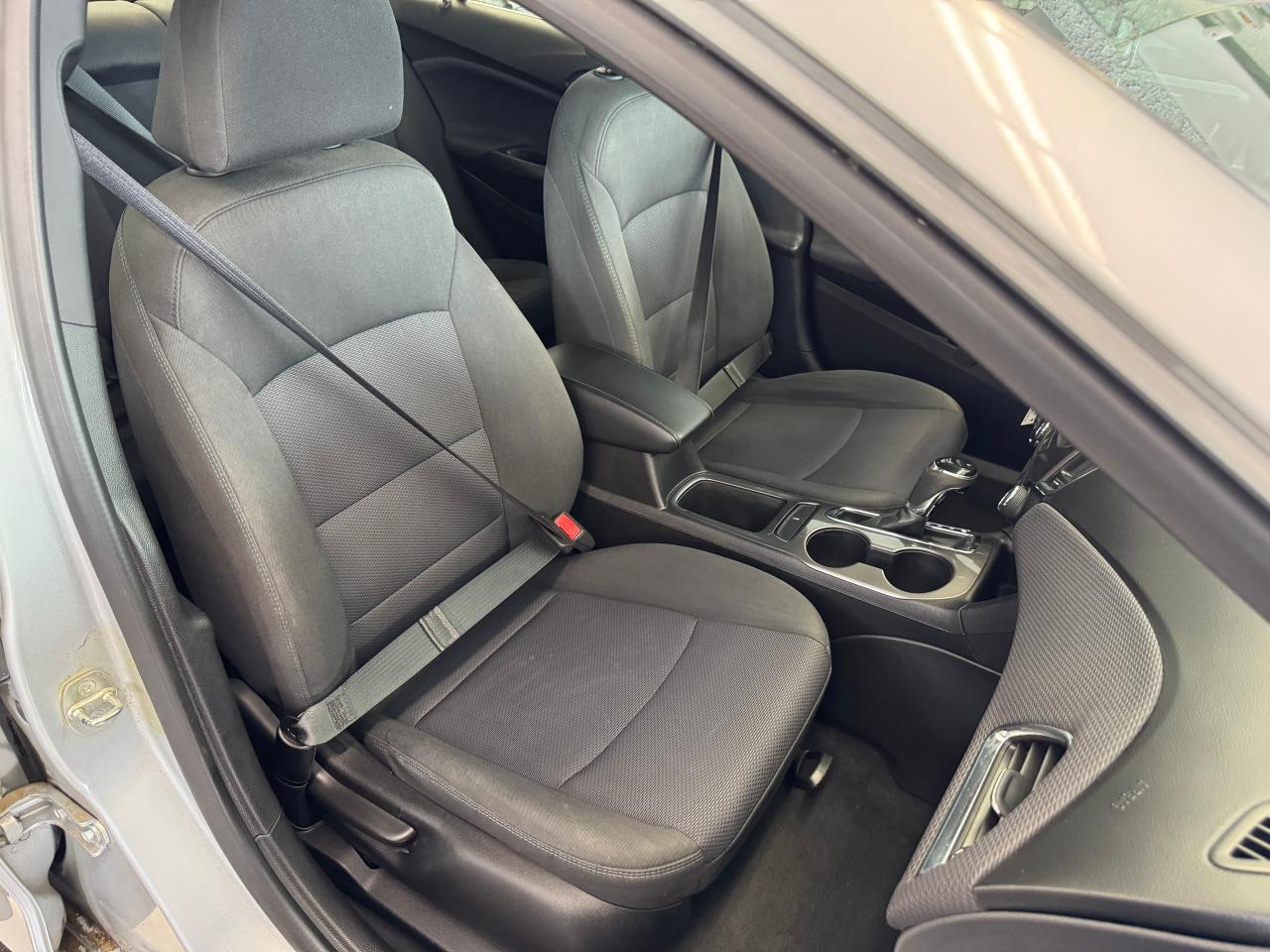 2018 Chevrolet Cruze LT+New Tires+Camera+ApplePlay+CLEAN CARFAX - Photo #23