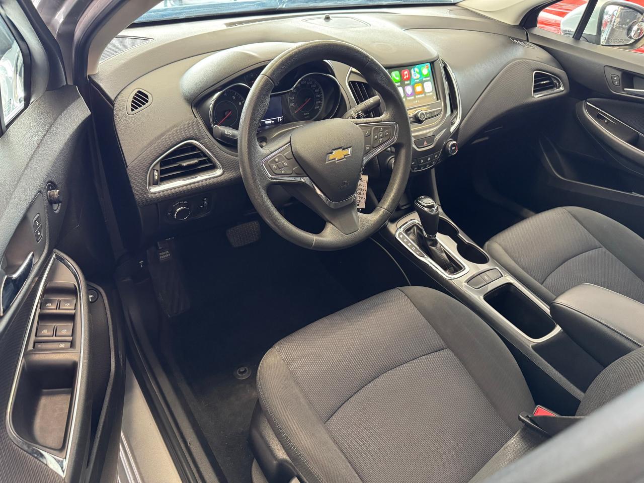 2018 Chevrolet Cruze LT+New Tires+Camera+ApplePlay+CLEAN CARFAX Photo18
