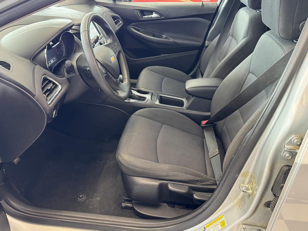 2018 Chevrolet Cruze LT+New Tires+Camera+ApplePlay+CLEAN CARFAX Photo19