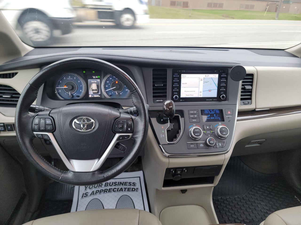 2018 Toyota Sienna XLE 7-Passenger AWD - Photo #16