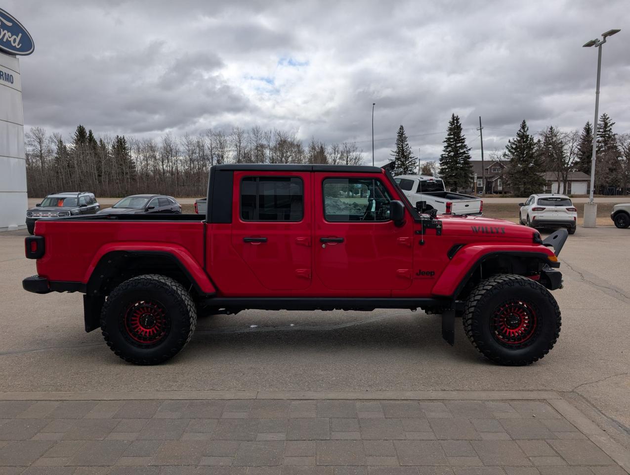 2023 Jeep Gladiator Sport S Photo5