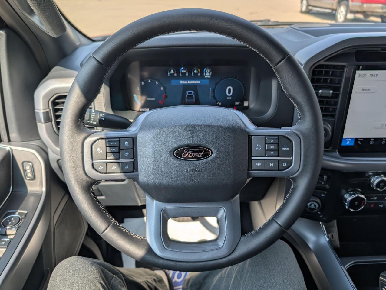2025 Ford F-150 XLT Photo5