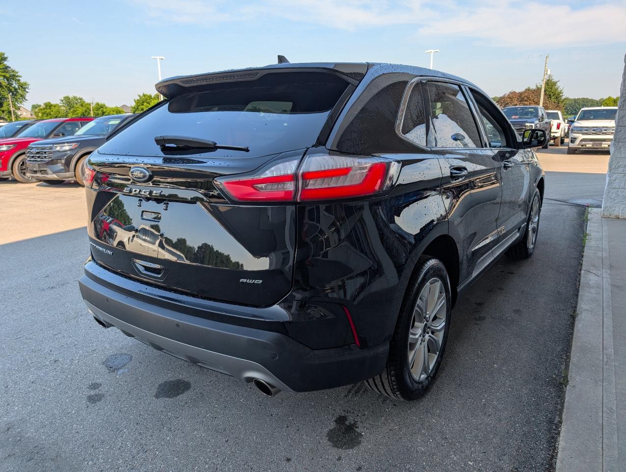 2023 Ford Edge Titanium Photo4
