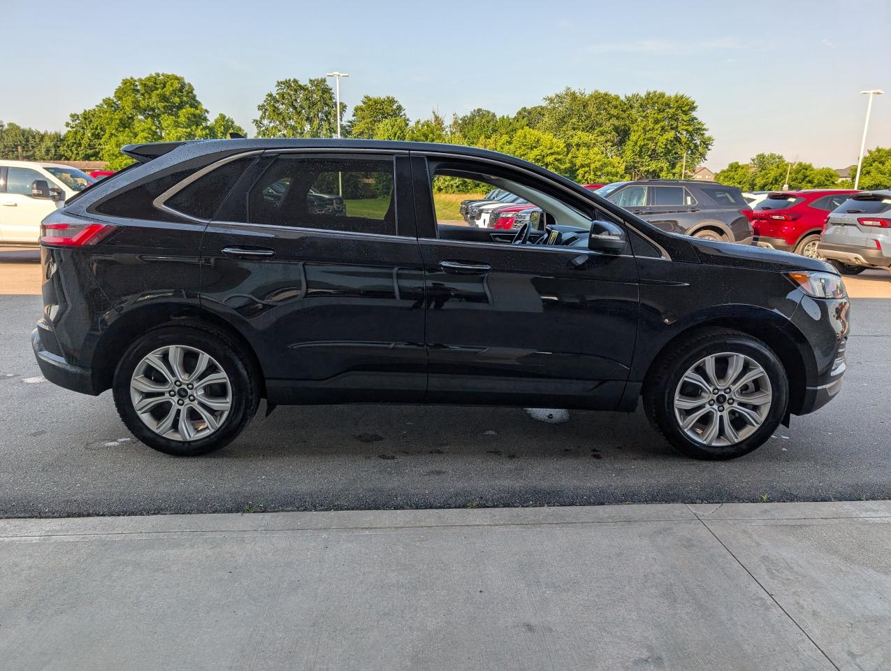 2023 Ford Edge Titanium Photo