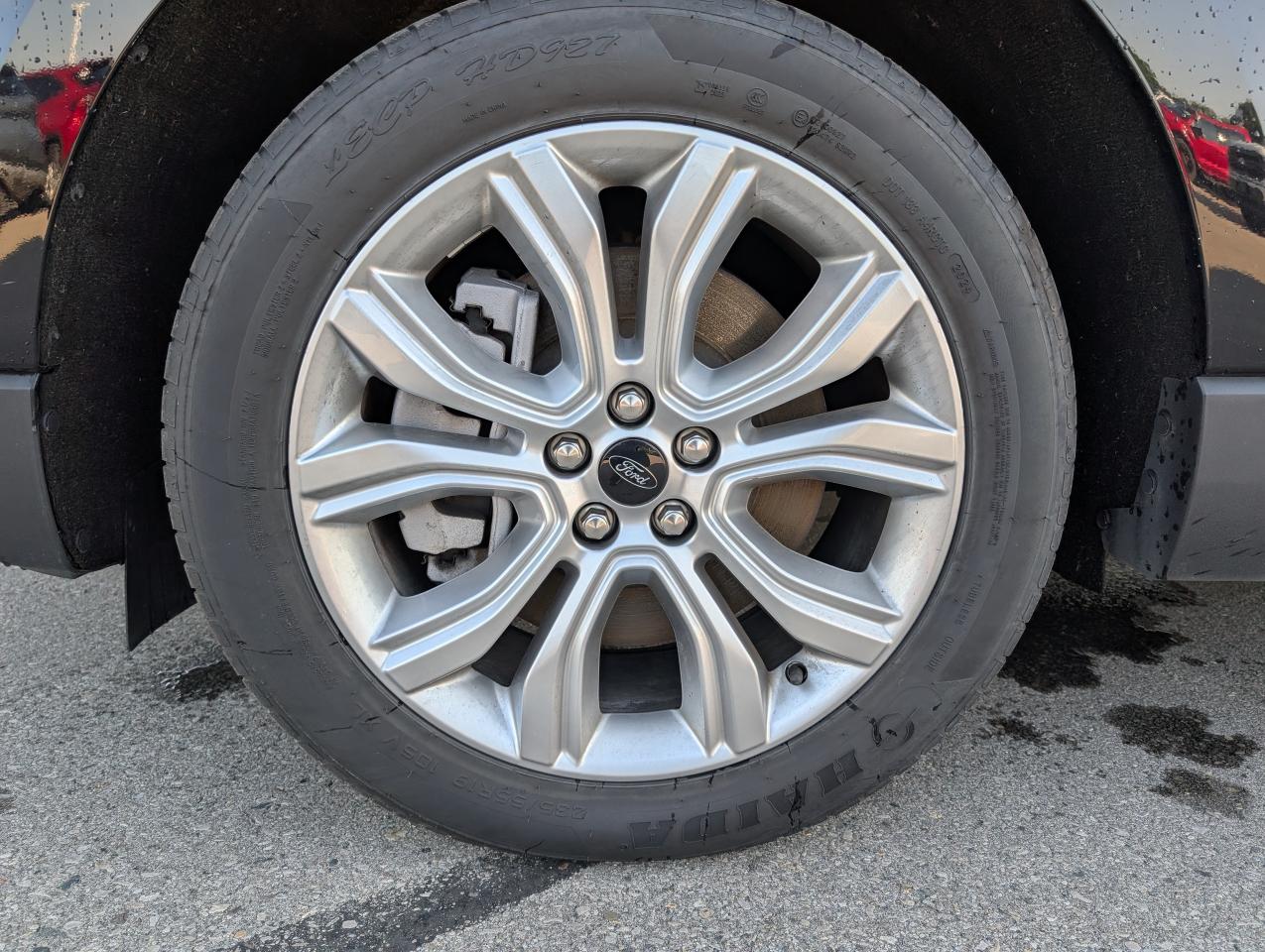 2023 Ford Edge Titanium Photo