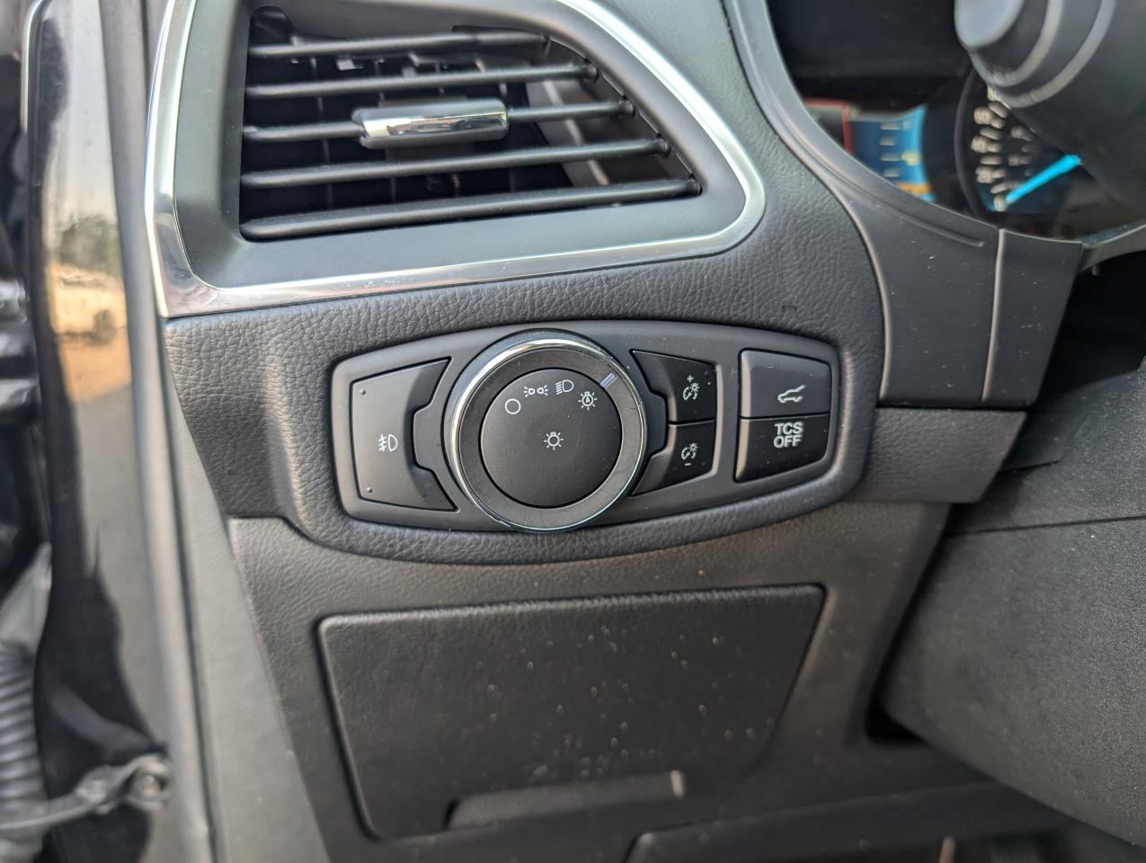 2023 Ford Edge Titanium Photo