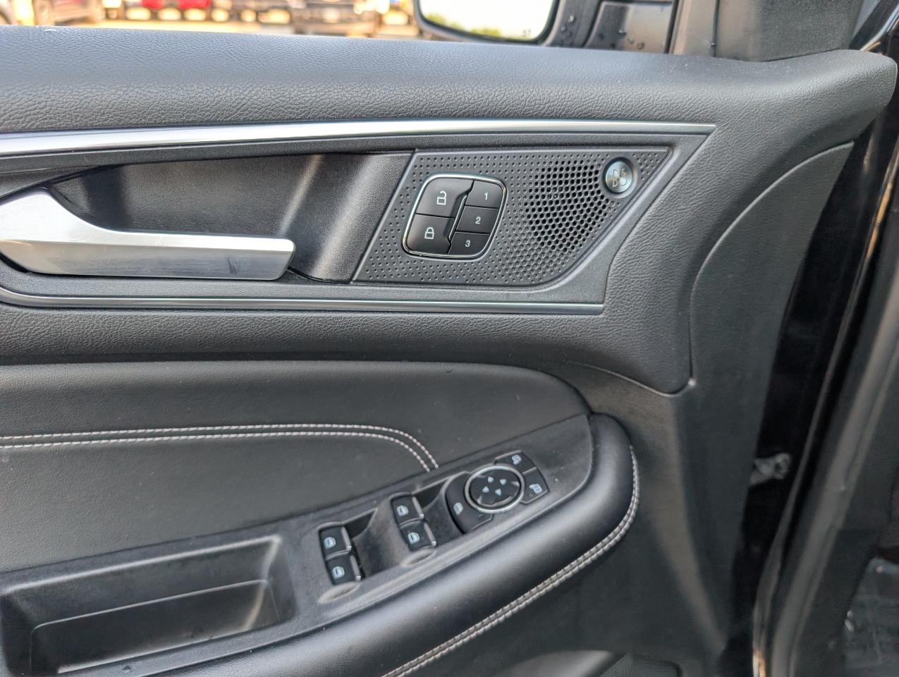 2023 Ford Edge Titanium Photo