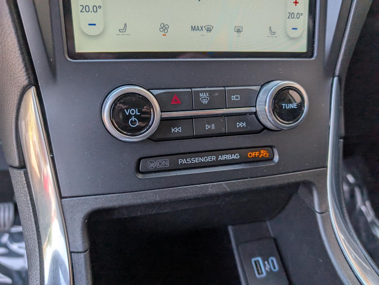 2023 Ford Edge Titanium Photo