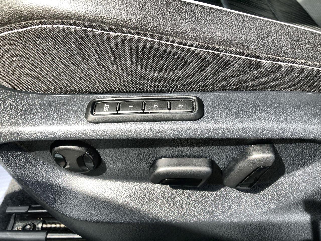 2024 Volkswagen Tiguan Highline R-Line LEATHER, PANO. ROOF, NAVI, HTD. SE Photo