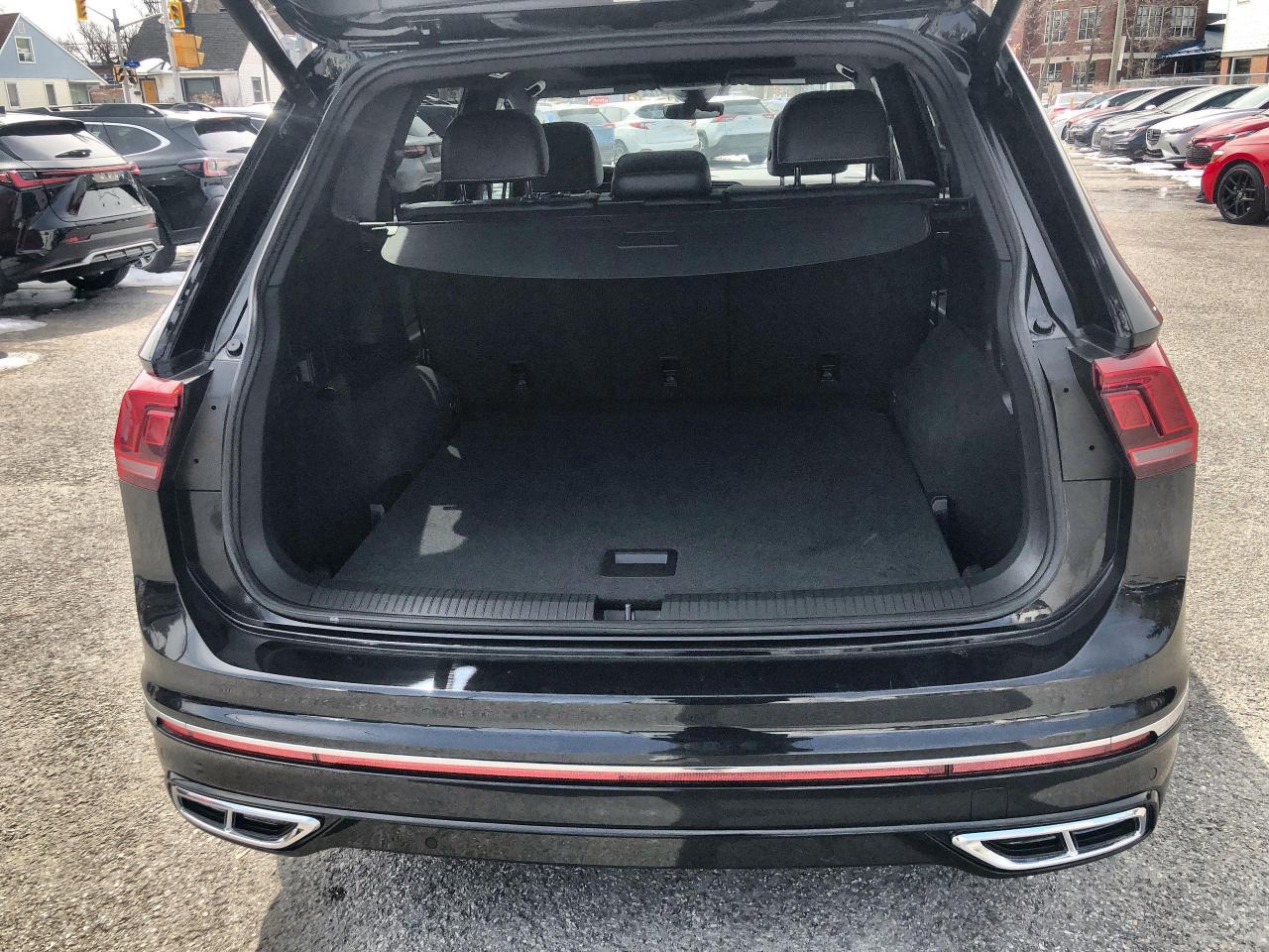 2024 Volkswagen Tiguan Highline R-Line LEATHER, PANO. ROOF, NAVI, HTD. SE Photo