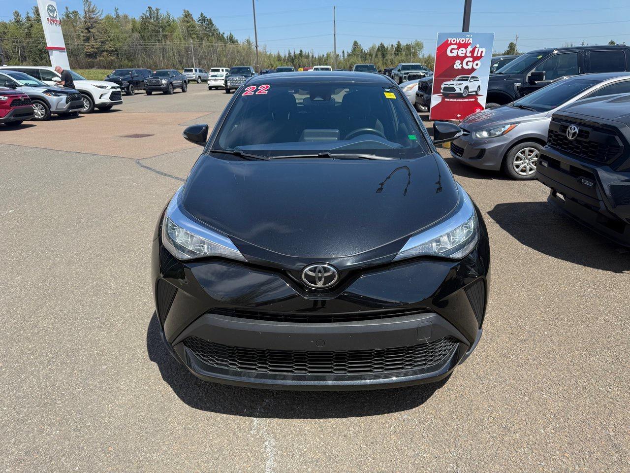 2022 Toyota C-HR XLE Photo1
